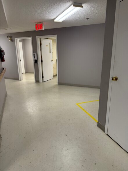 More Photos Of 725 Gibralter St, Norfolk Flex For Sale