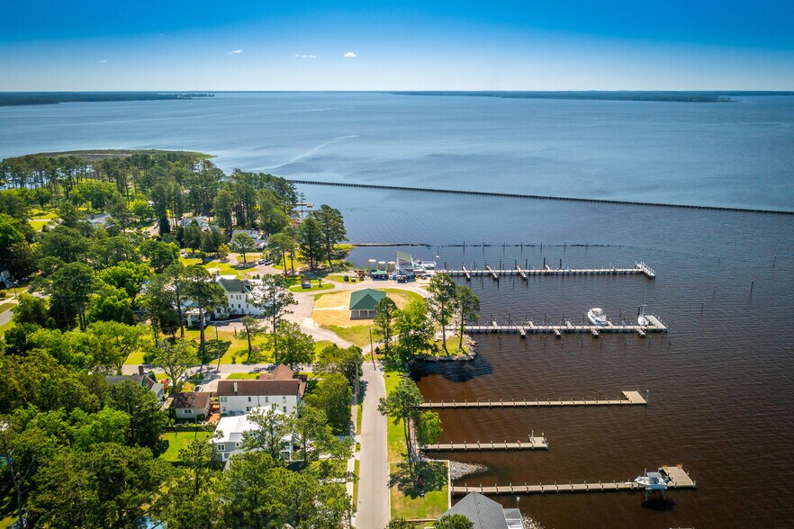 More Photos Of 738 E Main St, Belhaven Hotel For Sale