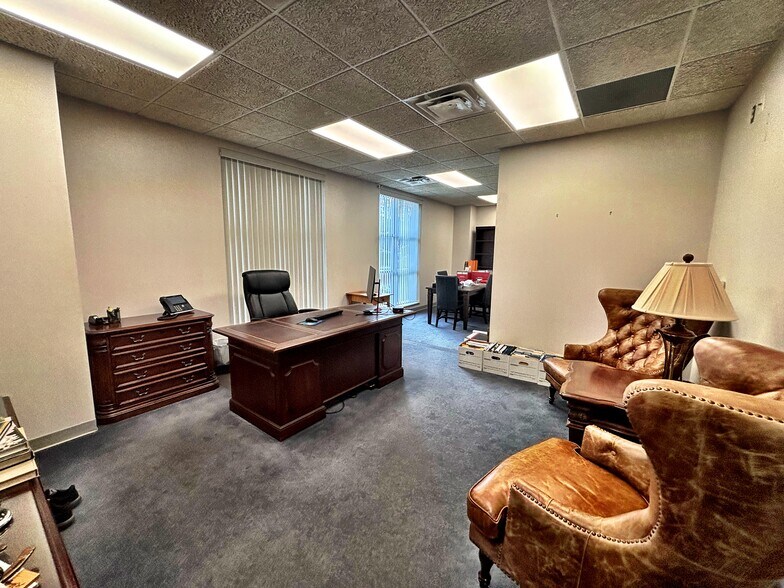 More Photos Of 6400 Peake Rd, Macon-Bibb Office For Sale