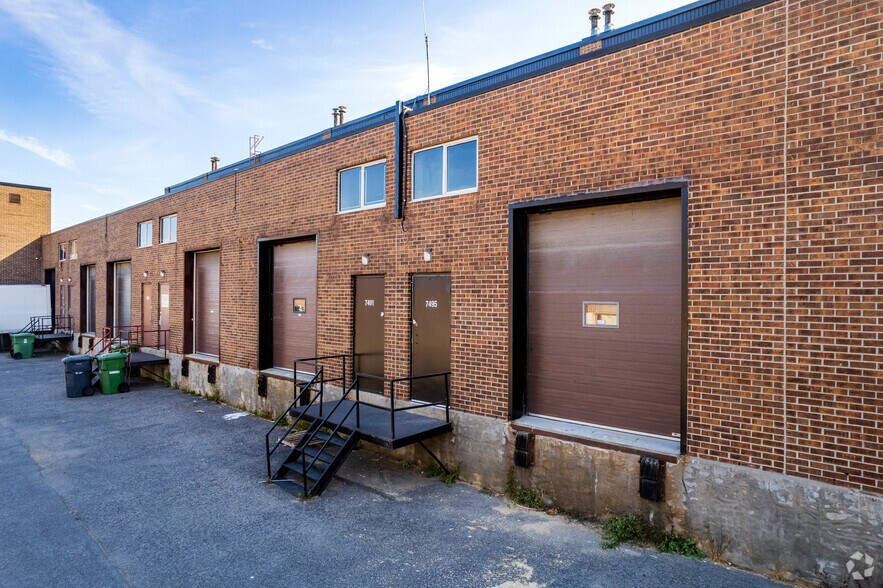 More Photos Of 7451-7499 Rte Transcanadienne, Montréal Warehouse For Lease