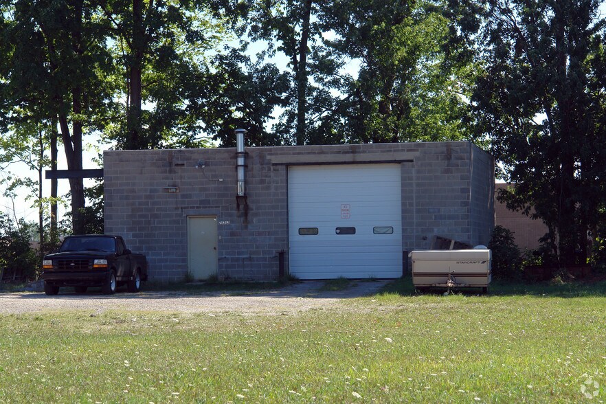 Primary Photo Of 29362 Lorie Ln, Wixom Warehouse For Sale