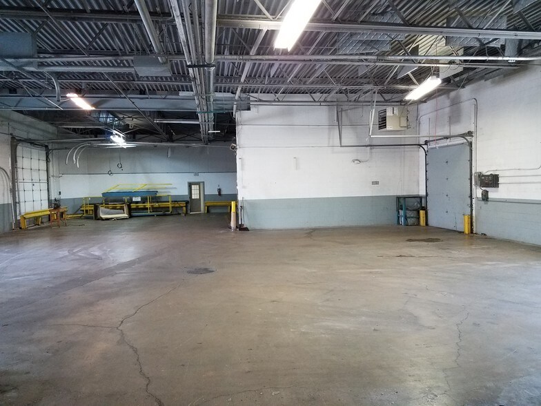 More Photos Of 2633 Kaneville Ct, Geneva Warehouse For Lease
