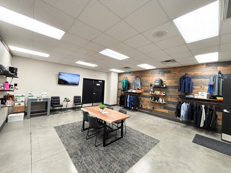 More Photos Of 4331 W CALHOUN St, Springfield Industrial For Lease