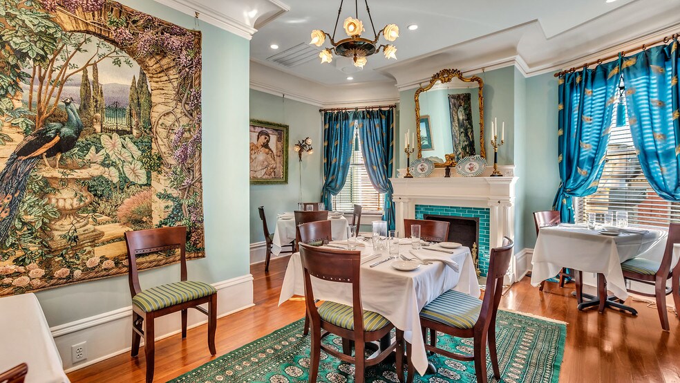 More Photos Of 119 E 37th St, Savannah Restaurant For Sale
