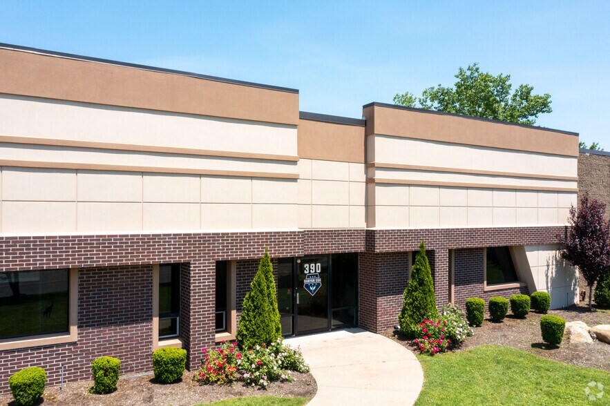 More Photos Of 390 Oser Ave, Hauppauge Warehouse For Lease