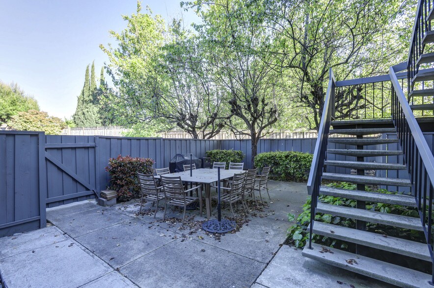 More Photos Of 1494 Hamilton Way, San Jose Office For Lease