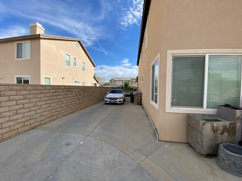More Photos Of 3565 Louer Dr, Lancaster Contractor Storage Yard For Sale