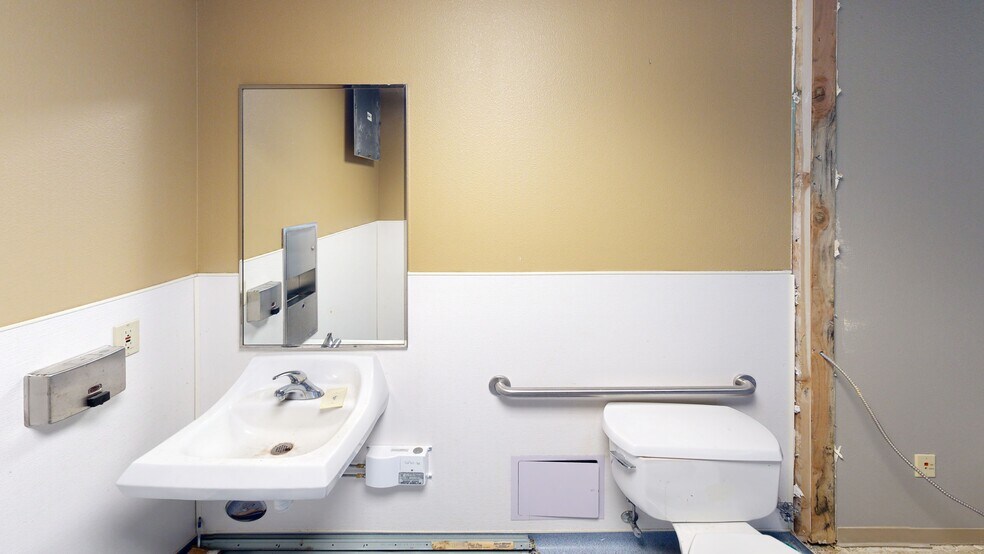 More Photos Of 12178 Tributary Point Dr, Rancho Cordova Freestanding For Sale