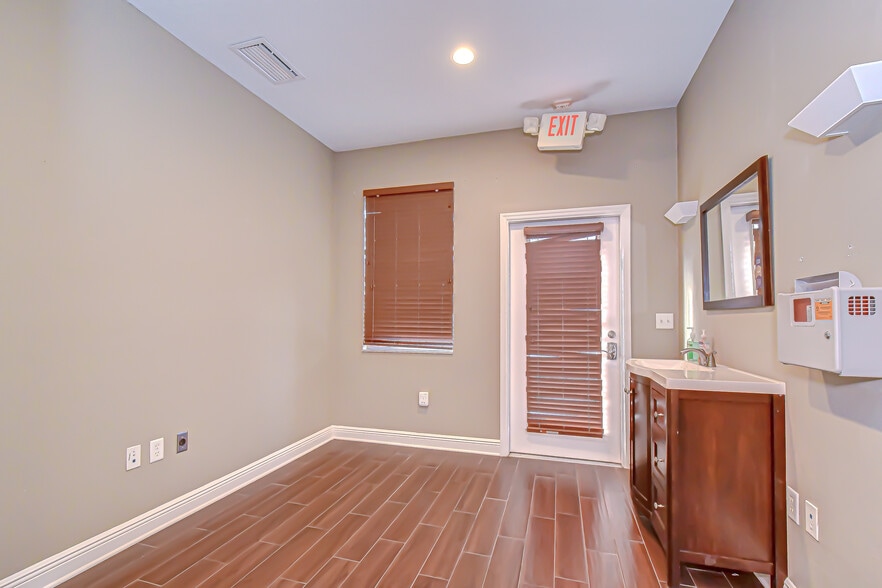 More Photos Of 6928 Linebaugh Ave, Tampa Office For Sale