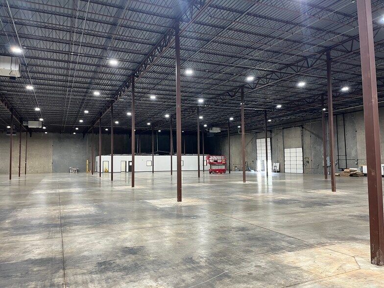 More Photos Of 5400 SW 33rd St, Oklahoma City Warehouse For Lease