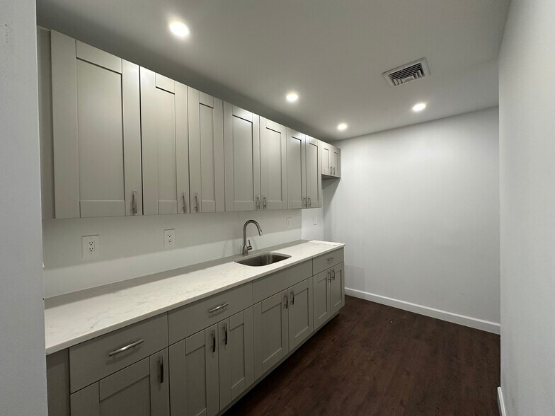 More Photos Of 340A 9th St, Brooklyn Healthcare For Lease