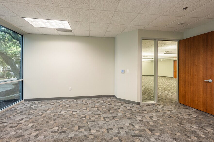 More Photos Of 5555 Northwest Pky, San Antonio Office For Lease