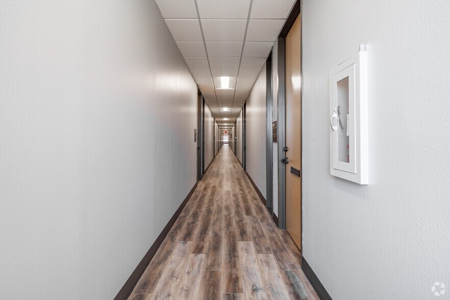 More Photos Of 4400 S Piedras Dr, San Antonio Unknown For Lease