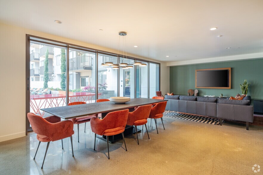 More Photos Of 1100 Webster St, Oakland Apartments For Lease