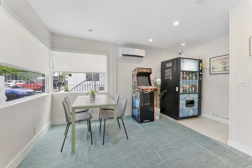 More Photos Of 3020-3024 Seville St, Fort Lauderdale Hotel For Sale