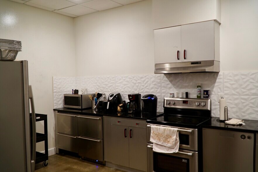 More Photos Of 5850 W Cypress St, Tampa Office For Lease