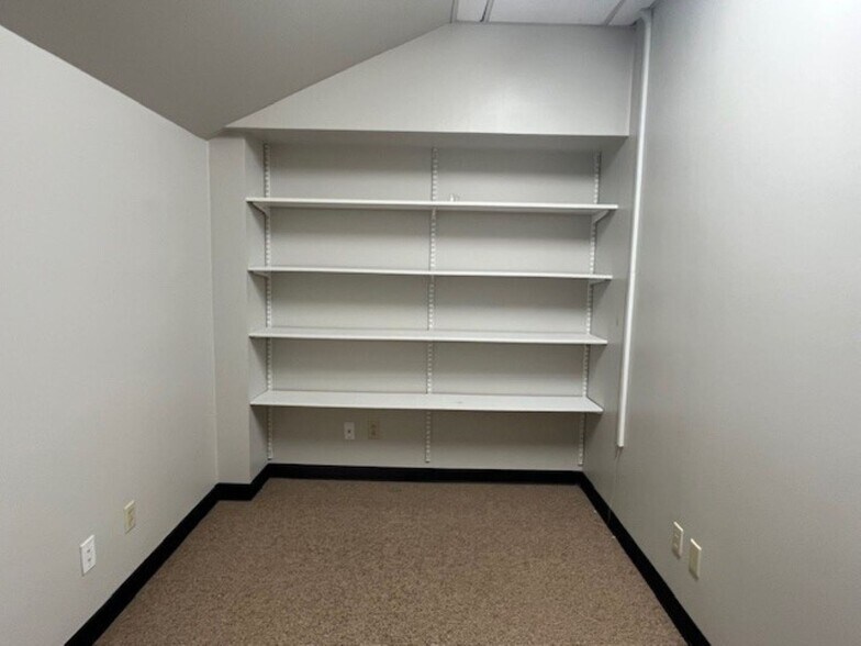 More Photos Of 201 Government Ave SW, Hickory Office For Lease
