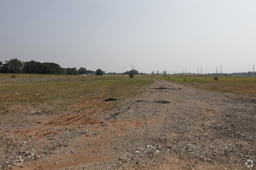 More Photos Of 939 RT 1, Edison Unknown For Lease