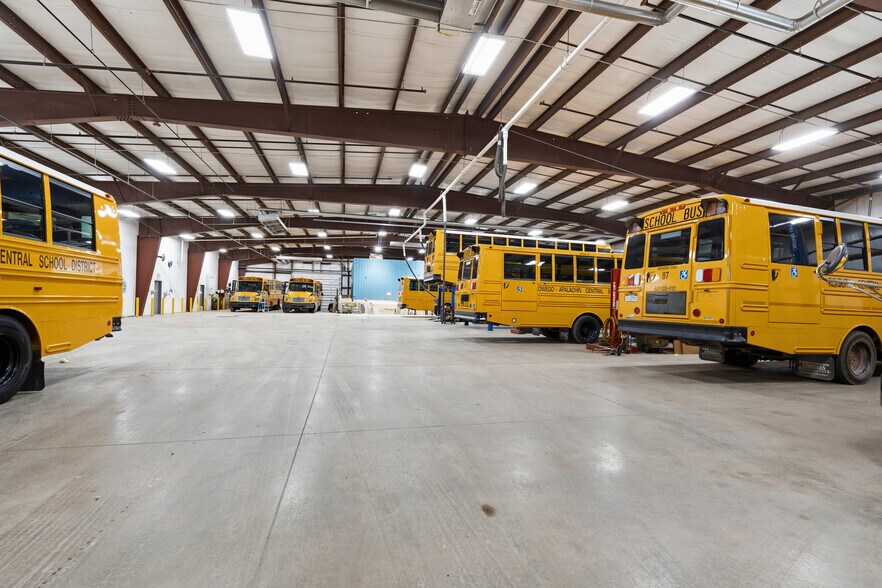 More Photos Of 7707 Henry Clay Blvd, Liverpool Warehouse For Lease
