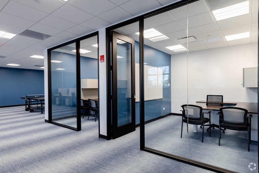More Photos Of 2001 York Rd, Oak Brook Office For Lease
