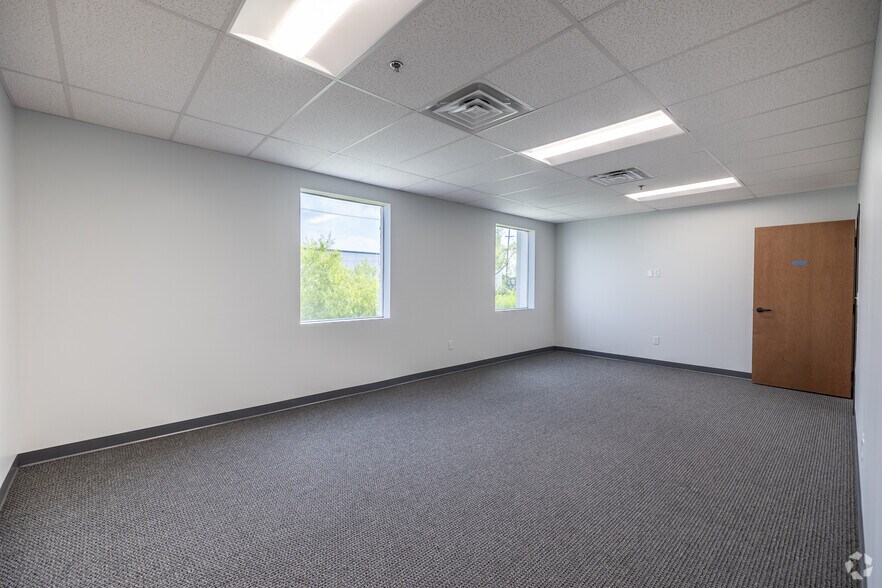 More Photos Of 1810 Kelly Blvd, Carrollton Warehouse For Lease
