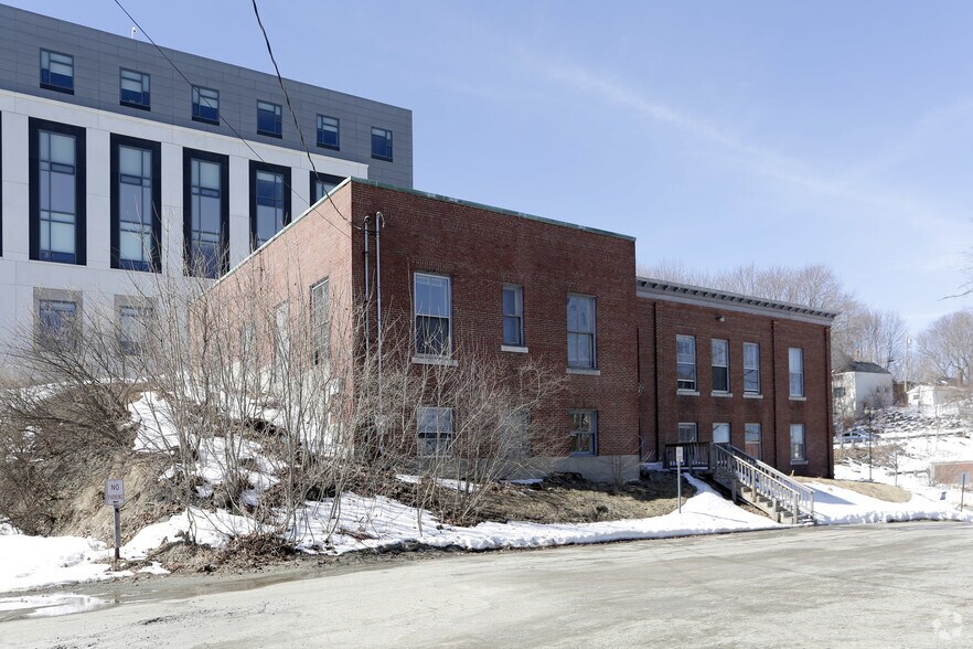 More Photos Of 16 Winthrop St, Augusta Office For Lease