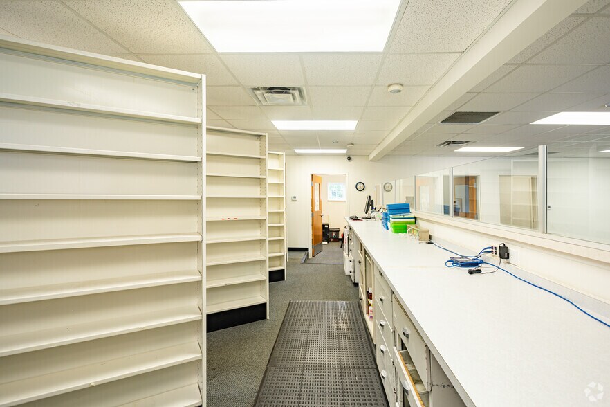 More Photos Of 1302 Lee St, West Point Freestanding For Lease