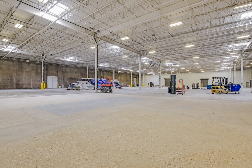 More Photos Of 10420 Metric Blvd, Austin Warehouse For Lease