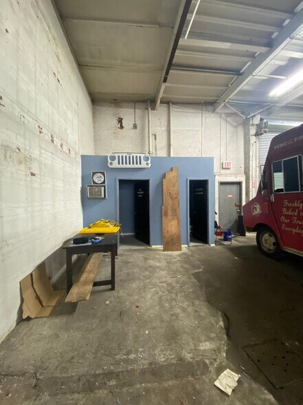 More Photos Of 72 Huntington St, Brooklyn Warehouse For Lease