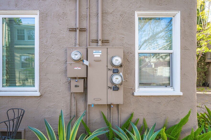 More Photos Of 745 N Hayworth Ave, Los Angeles Apartments For Sale