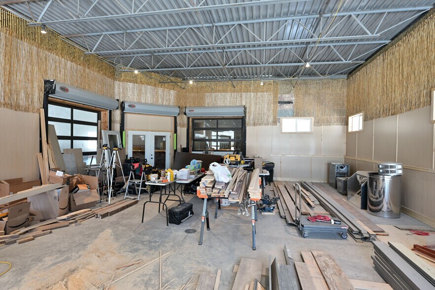 More Photos Of 11706 N Eaton Rd, Hayward Bar For Sale