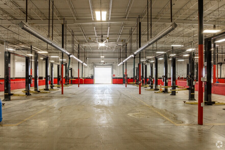 More Photos Of 12002 Southwest Fwy, Meadows Place Freestanding For Lease