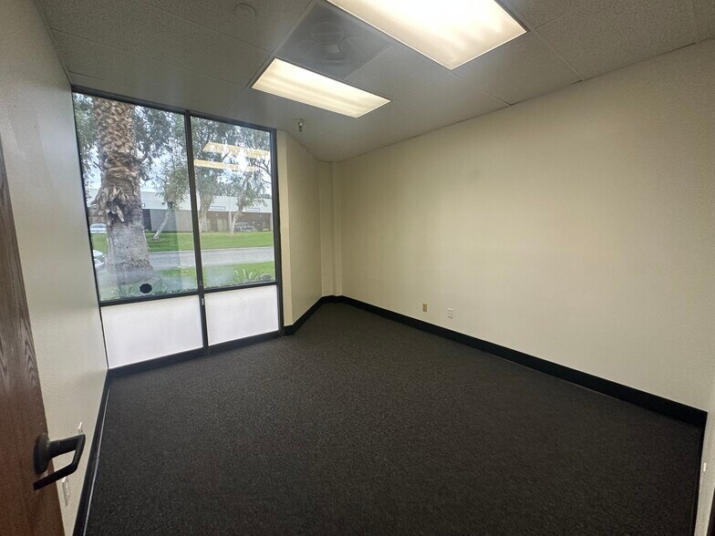 More Photos Of 3333-3343 Durahart St, Riverside Warehouse For Lease