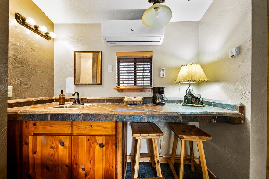 More Photos Of 2089 E White Mountain Blvd, Pinetop Hotel For Sale