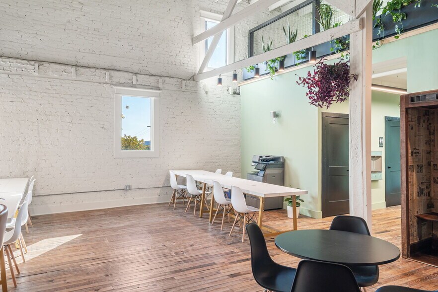 More Photos Of 828 N Broadway St, Knoxville Coworking Space