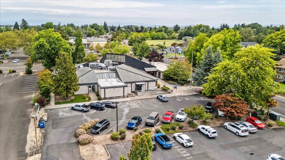 More Photos Of 1390 Waverly Dr SE, Albany Medical For Lease
