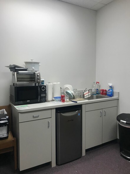 More Photos Of 33576-33596 Harper Ave, Clinton Township Office For Lease