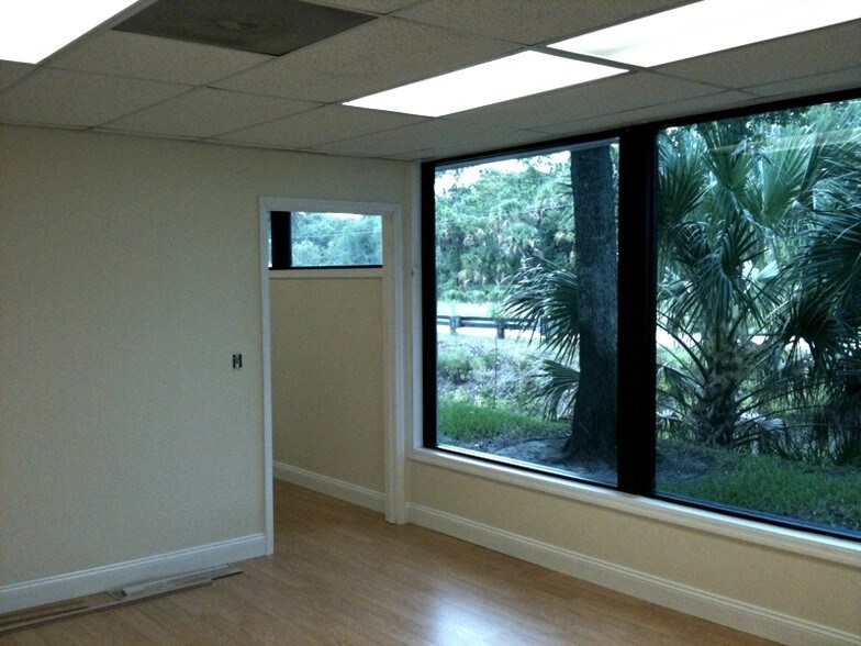 More Photos Of 920-936 36th Ct SW, Vero Beach Warehouse For Lease