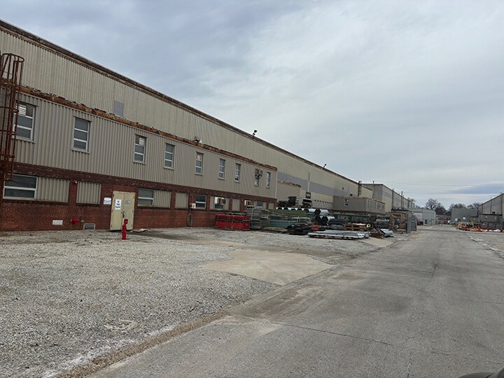 Primary Photo Of 150 Rochester Dr, Louisville Warehouse For Lease