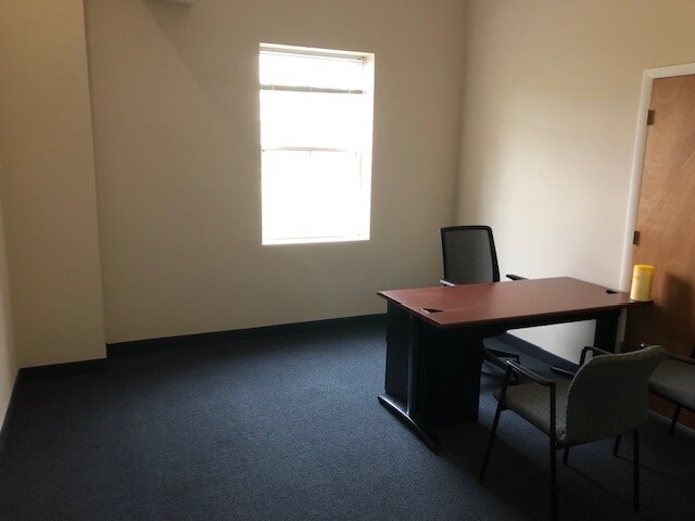 More Photos Of 21155 Whitfield Pl, Sterling Office For Sale