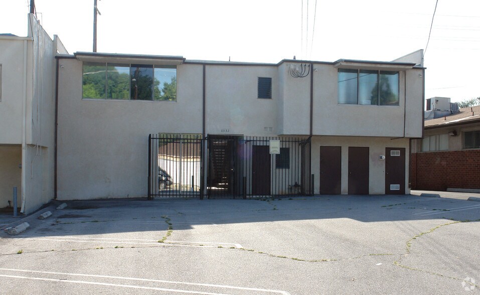 More Photos Of 8932 Reseda Blvd, Northridge Office For Lease