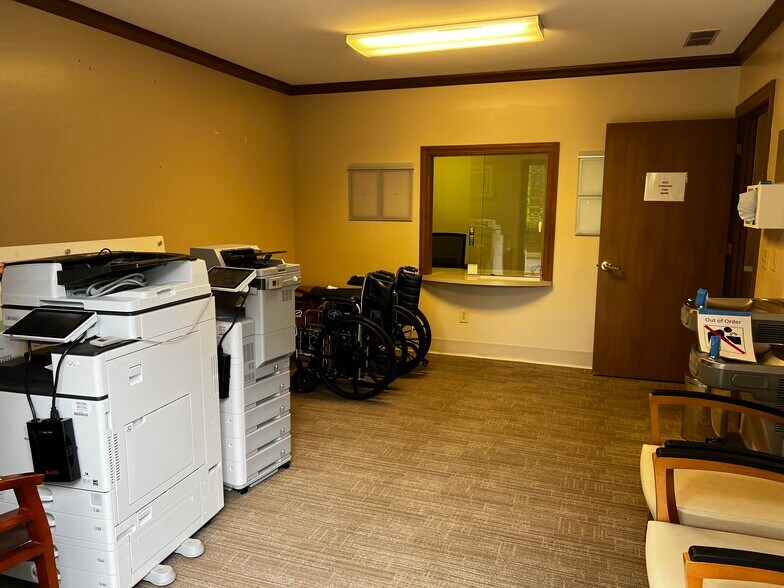 More Photos Of 89 Hospital Dr, Brevard Medical For Lease