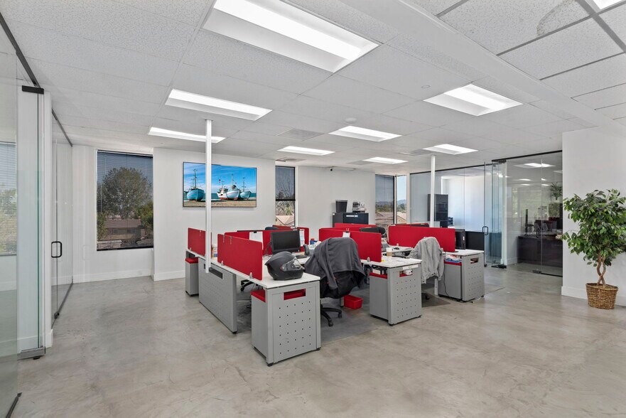 More Photos Of 22736 Vanowen St, Woodland Hills Office For Sale