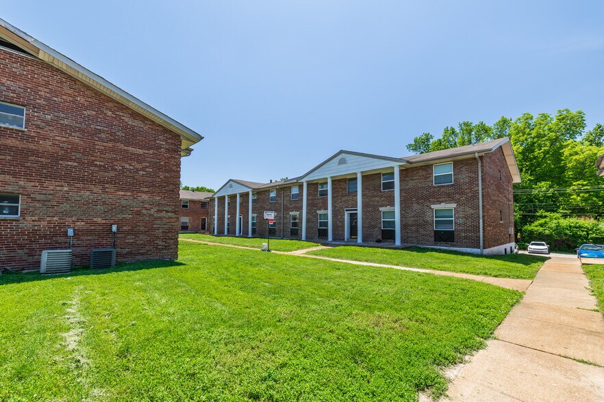 More Photos Of 9921 Sloane Sq, Saint Louis Apartments For Sale