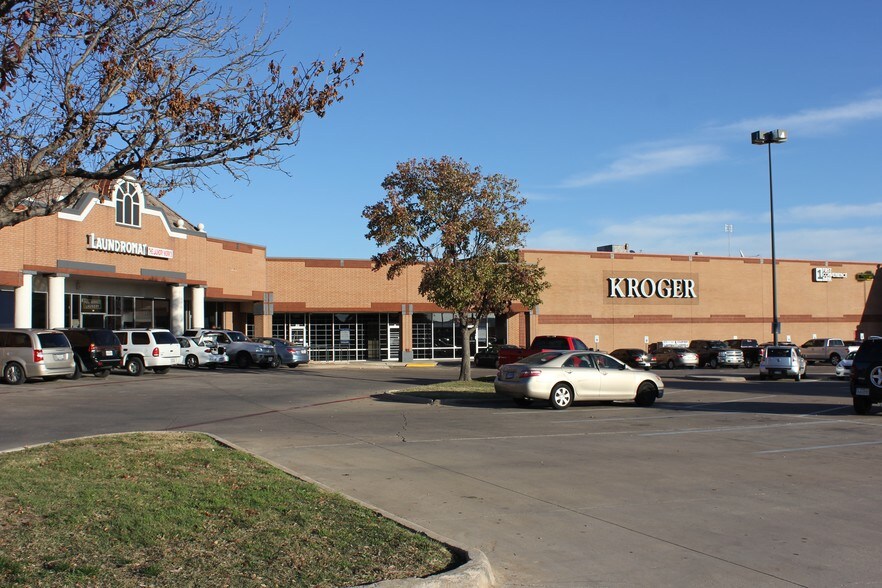 More Photos Of 9108-9124 Camp Bowie Blvd W, Fort Worth Unknown For Lease