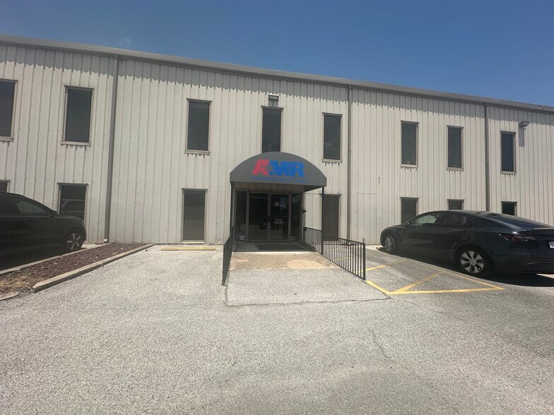 More Photos Of 4300 S Congress Ave, Austin Office For Sale