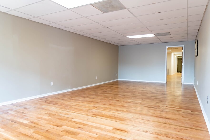 More Photos Of 101 S Main St, Mount Pleasant Storefront Retail Office For Lease