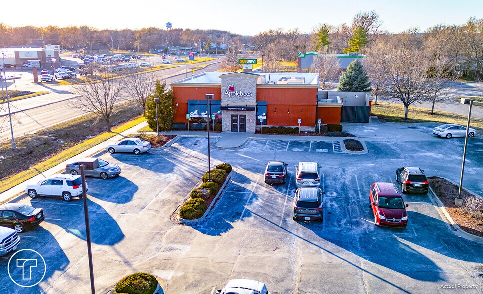 Primary Photo Of 1301 Kansas Dr, Paola Restaurant For Lease