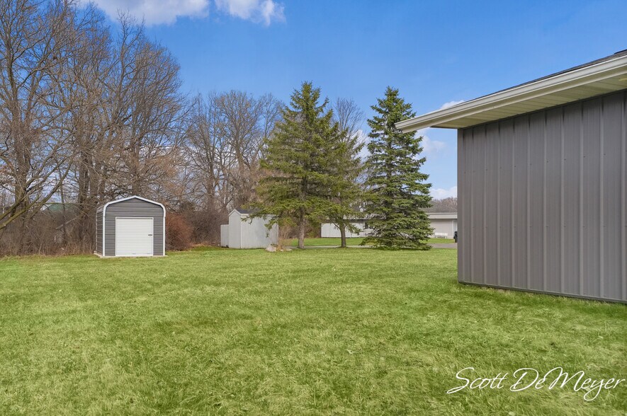 More Photos Of 109 S Greenville West Dr, Greenville Light Manufacturing For Sale