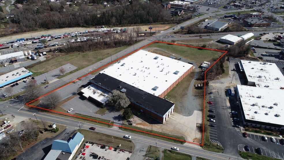 More Photos Of 102 E Holly Hill Rd, Thomasville Manufacturing For Lease